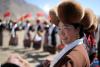 3月16日，村民在西藏拉萨市曲水县茶巴朗村参加春耕仪式时跳锅庄舞。