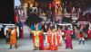 图为来自青海玉树藏族自治州岭格珠民间歌舞团的农牧民演员在表演民族团结进步短剧《唐蕃古道》